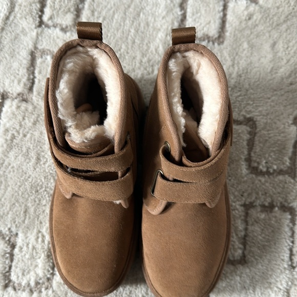 Ugg Platform Boots - Picture 8 of 8